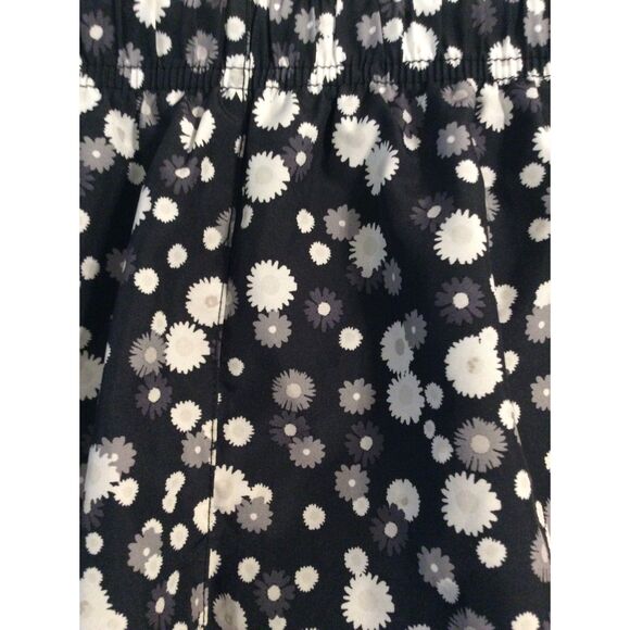 Nike Dri Fit Medium M Racer Shorts Black floral print Tempo Daisies - Picture 2 of 7